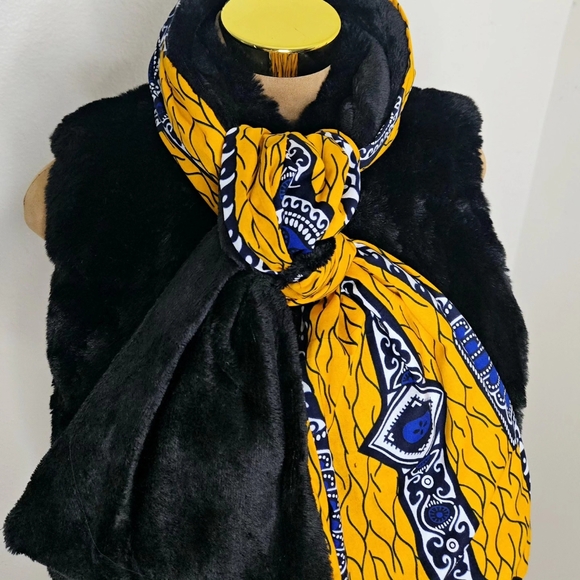 PHOEBE - Winter Scarf - Picture 3 of 5